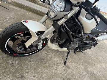 Ducati Monster 696+ - 2010