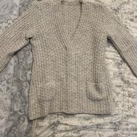 Golf beige donna con scollo a V e taschine