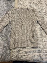 Golf beige donna con scollo a V e taschine