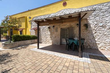 Villa con attività avviata