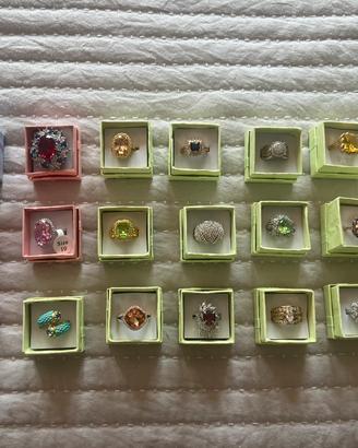 STREPITOSO LOTTO DI 19 ANELLI DI ALTA BIGIOTTERIA