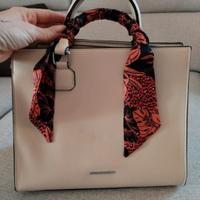 borsa a mano e tracolla beige