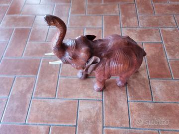 elefante in legno