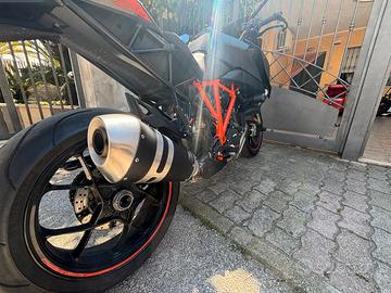 moto KTM SuperDuke 1290 GT -Leggi-