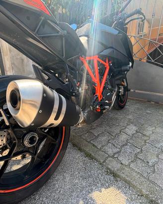 moto KTM SuperDuke 1290 GT -Leggi-