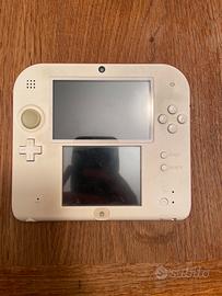 Nintendo 2DS con cavo originale e 8 giochi