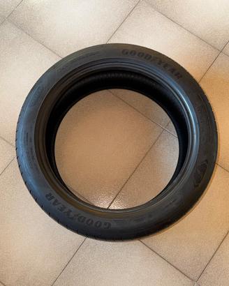 2x Goodyear estive 235/45 R19 - 99V