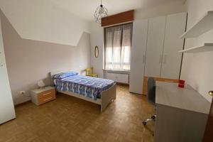 Stanza in appartamento di 98 m² a Cologno Monzese