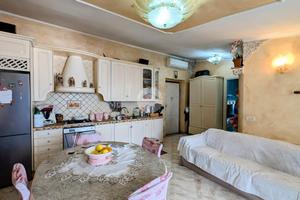 3 LOCALI A MELITO DI NAPOLI