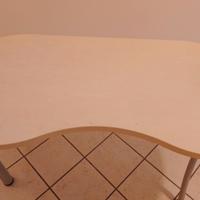 Scrivania  a forma di  "fagiolo"