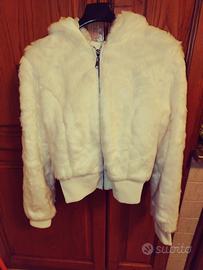 giacca corta a pelliccia bianca con cappuccio