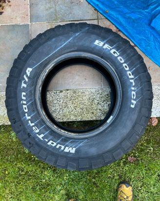 BFGoodrich Mud Terrain 235/85 R16