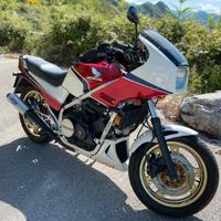 Honda VF 750 F iscritta FMI (CAFÉ RACER)