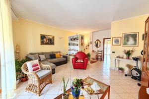 5 LOCALI A MONTEMURLO