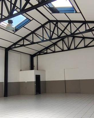 Immobile di 169 m² con 1 locale a Prato