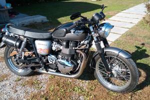 TRIUMPH BONNEVILLE T100