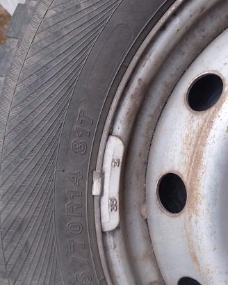 Cerchi in ferro con gomme Yokohama M+S per Fiat
