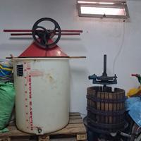 attrezzatura per vinificazione e lavorazione uva