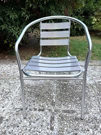 Poltroncine da giardino in alluminio anodizzato.
