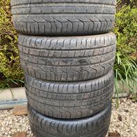 Pneumatici Pirelli PZERO 225/40 R18 92Y usati.