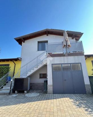 VILLA A SCHIERA A FIORENZUOLA D'ARDA