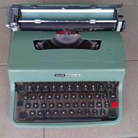 Macchina da scrivere olivetti numero 32