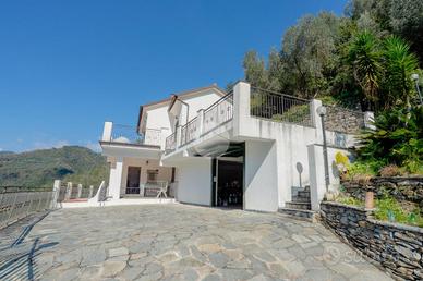 VILLA SINGOLA A AVEGNO