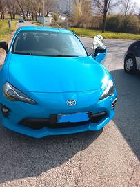 Toyota gt86 racing edition blu