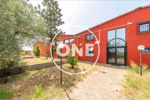 Immobile di 1040 m² a Aprilia