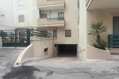 Box auto a Francavilla Fontana (BR).