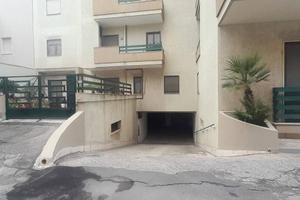 Box auto a Francavilla Fontana (BR).