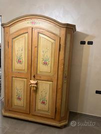 Mobili per cameretta in legno fatti da falegname