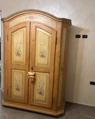 Mobili per cameretta in legno fatti da falegname