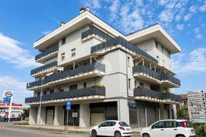 4 LOCALI A TERAMO