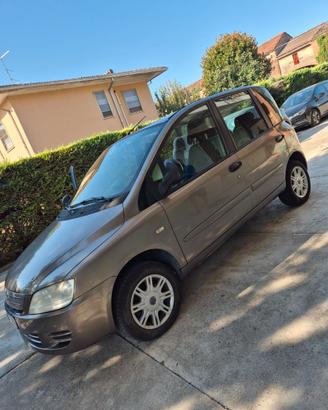 Auto  Fiat multipla