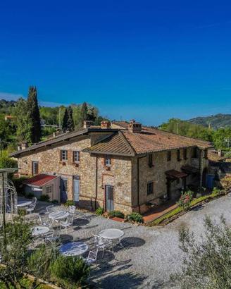 Camaiore - Rustico ristrutturato in posizione ecce