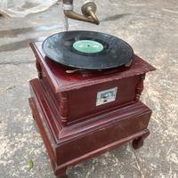 his masters voice gramophone