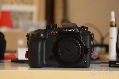 Panasonic GH5S + Battery Grip  + modulo XLR