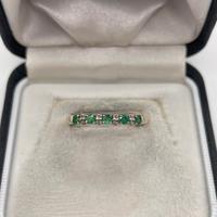 Anello 9 carati oro con Smeraldi e Diamanti 