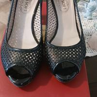 Scarpe aperte davanti 