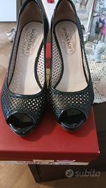 Scarpe aperte davanti 