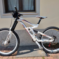 Bici Downhill Scott Gambler-Marzocchi 888