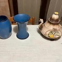2 vasi e 1 teiera decorativa
