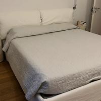 Letto matrimoniale in tessuto con contenitore