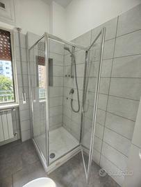 BOX DOCCIA CON VETRO TEMPERATO E APERTURA A BATTEN