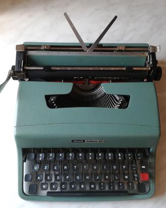 Macchina da scrivere Olivetti lettera32