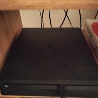 “PS4 500GB + controller originale + 5 giochi FIFA