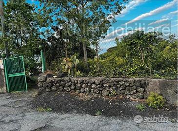Terreno edificabile con rudere a Macchia di Giarre