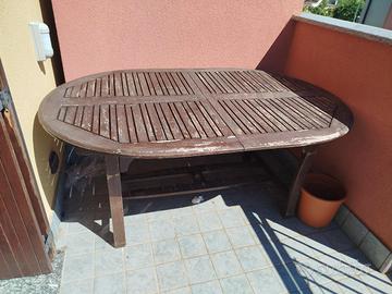 Tavolo da esterno in legno allungabile