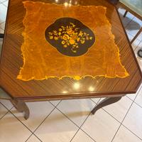 Tavolo da gioco con roulette, scacchi, dama ecc.